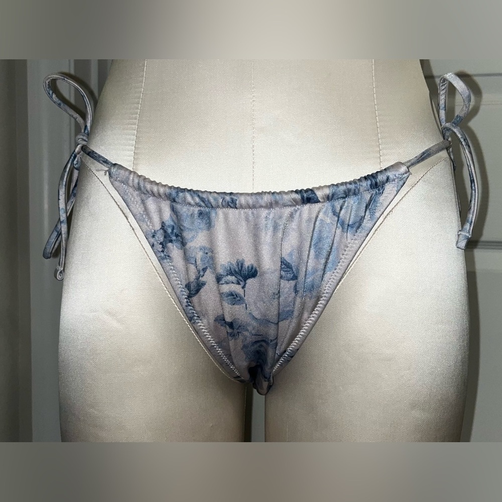 VS rose toile Blue Floral Brazilian/Tanga Bikini Bottom NWOT